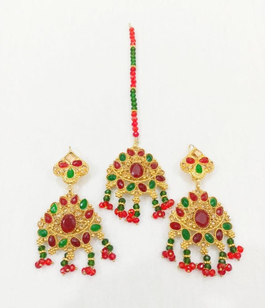 Pair Of Earrings With Tikka